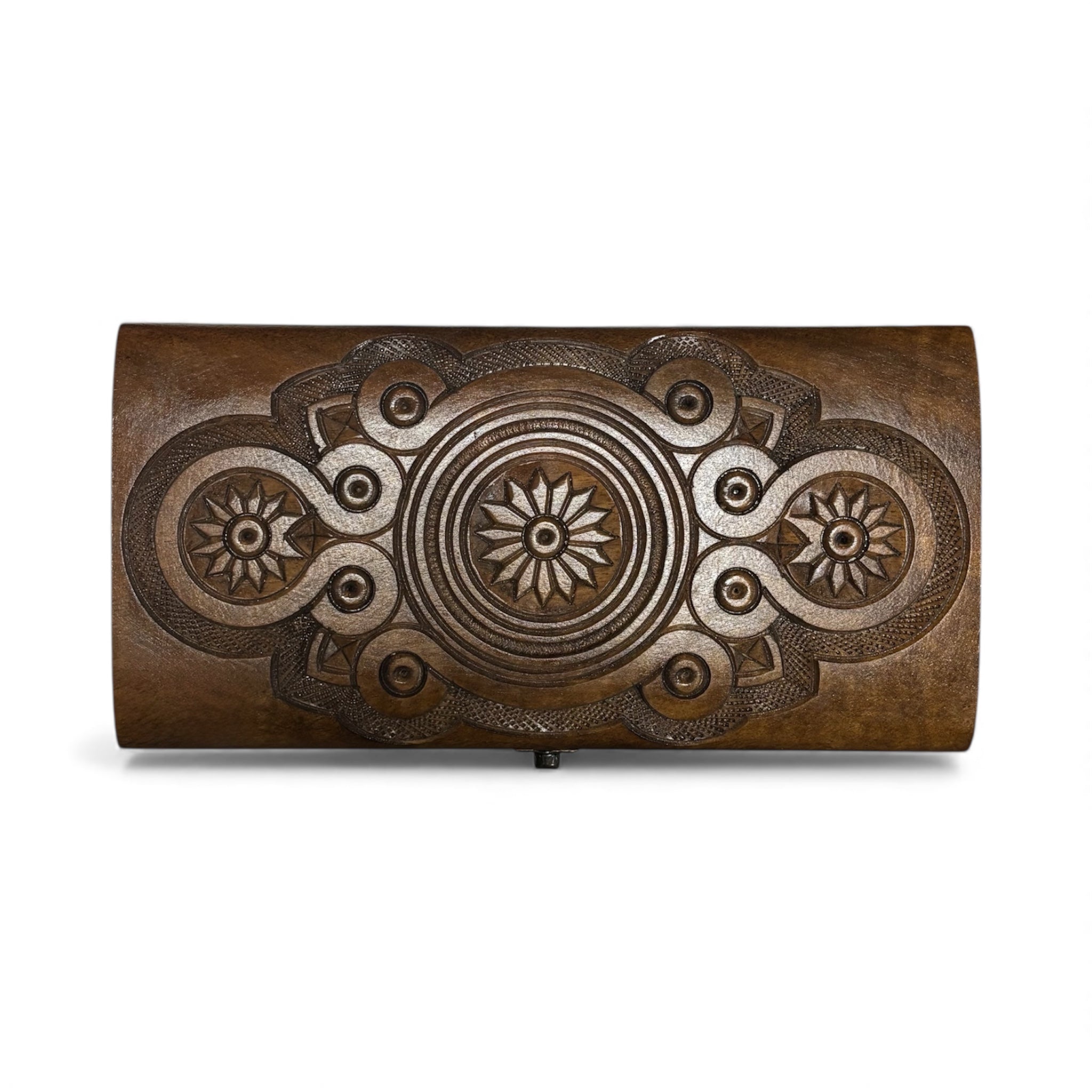 Голяма ръчно резбована дървена кутия от орех