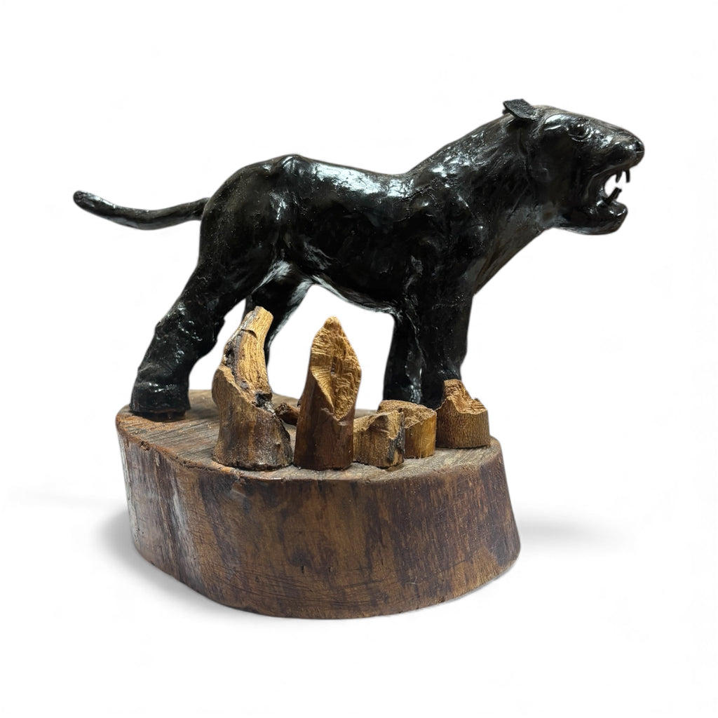 Ръчно изработена дървена фигура – Черна пантера