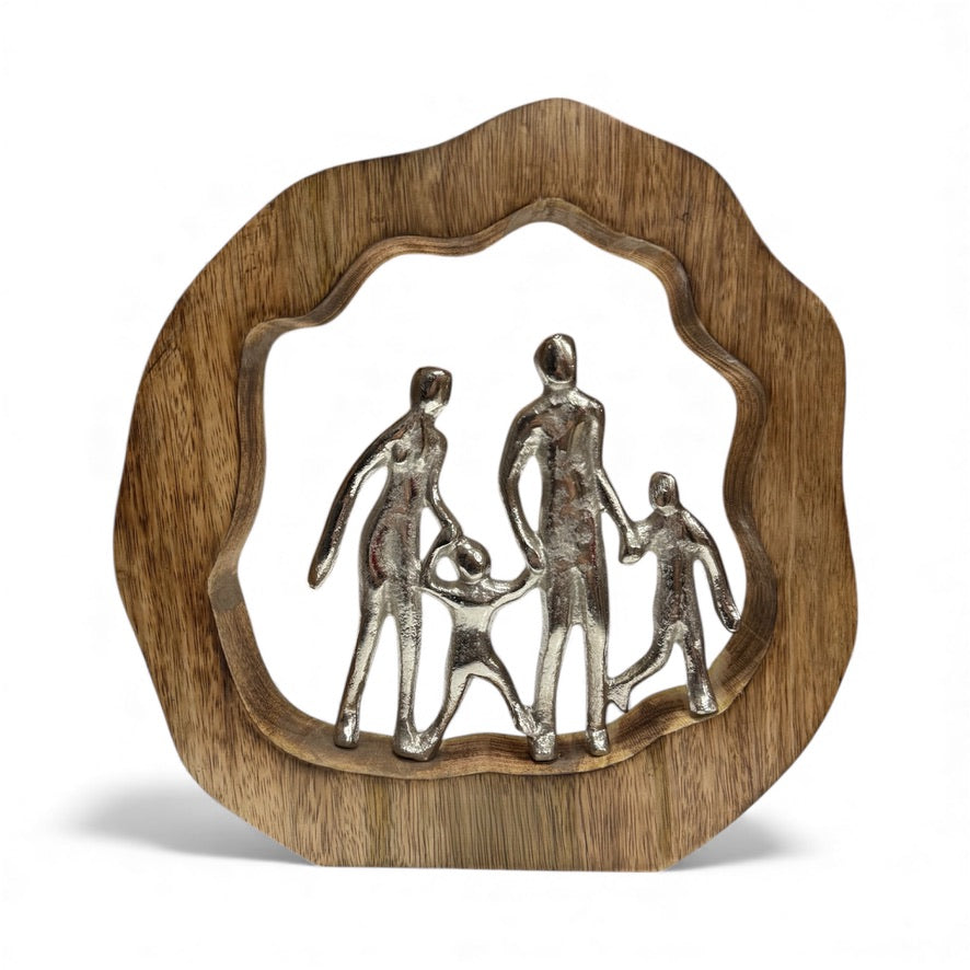 Декоративна фигура – Семейство върху дървена основа