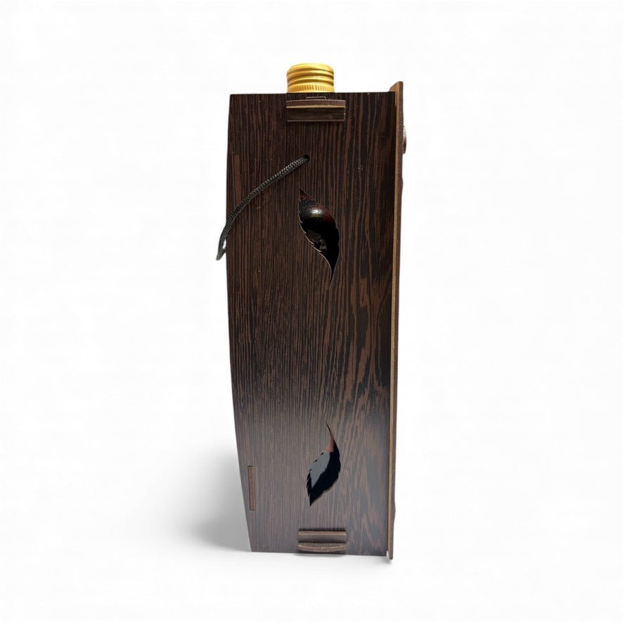 Подаръчно вино „Честит имен ден“ в дървена кутия