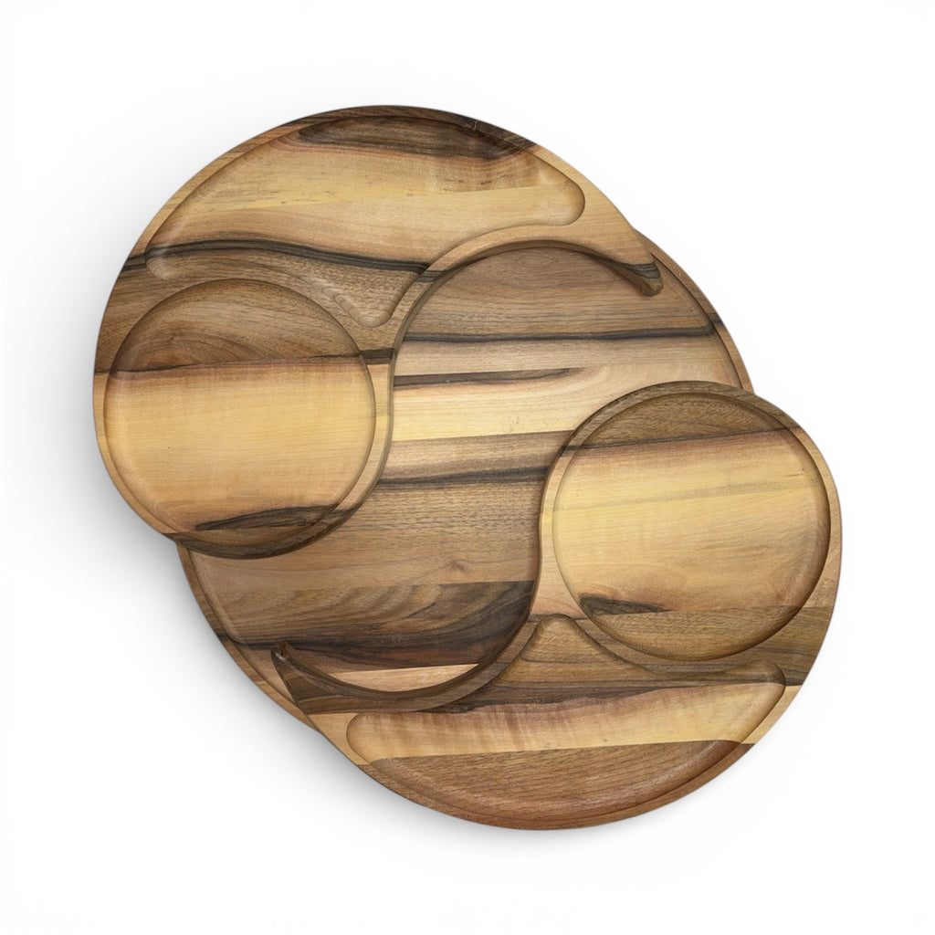 Дървено плато с кръгли отделения