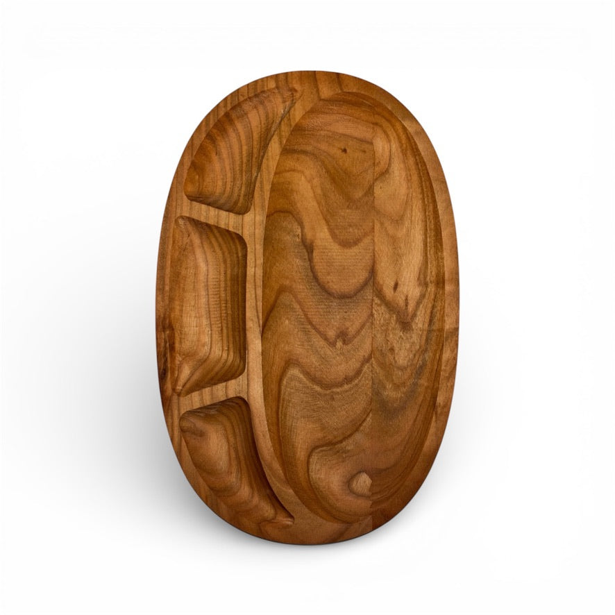Дървено овално плато с отделения