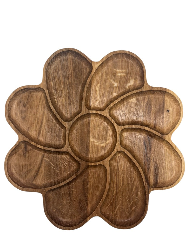 Дървена чиния във форма на цвете