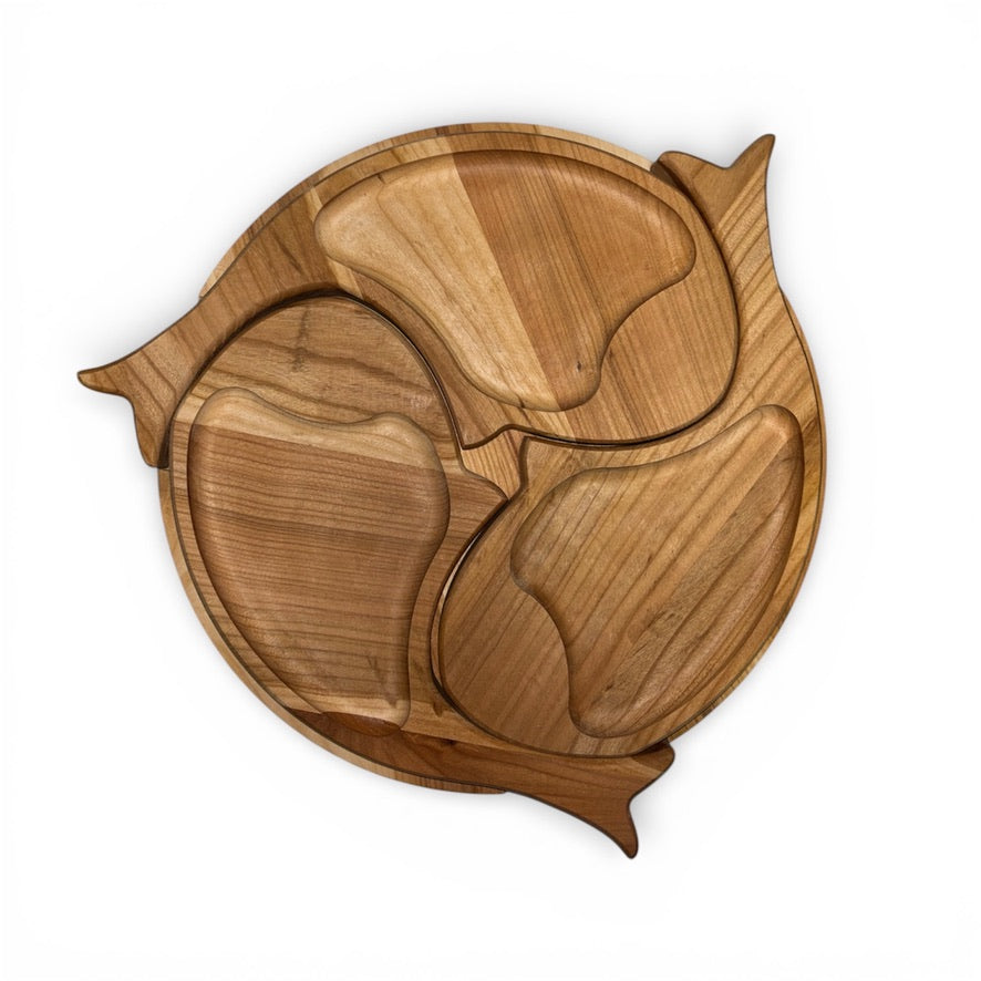 Дървен поднос с отделящи се платa „Рибки“