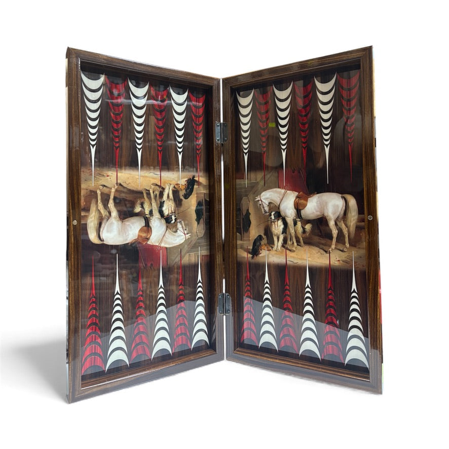 Табла – Коне в конюшнята