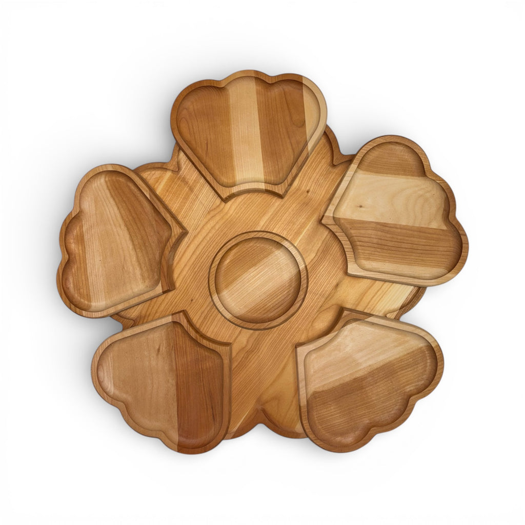 Дървено плато във форма на цвете