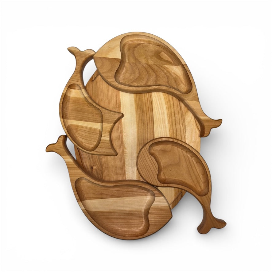 Дървен поднос с отделящи се платa „Рибки“