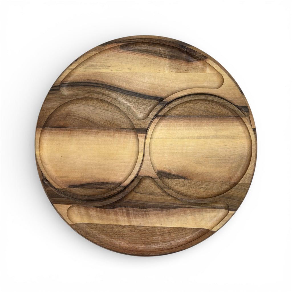 Дървено плато с кръгли отделения