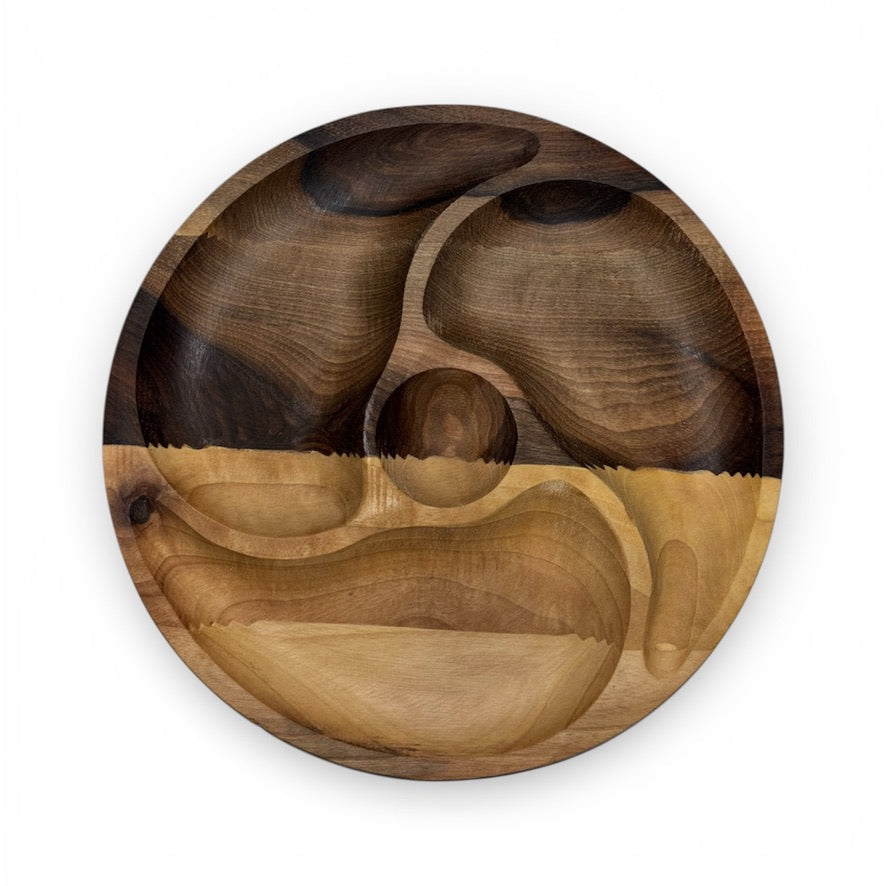 Кръгло дървено плато за сервиране с отделения