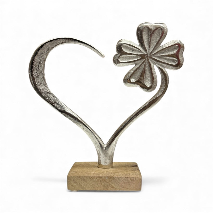 Декоративна фигура – Сърце с детелина върху дървена основа