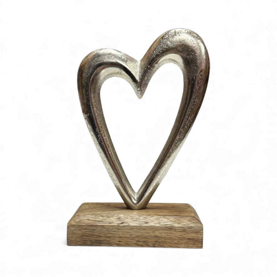 Декоративна фигура – Едно голямо сърце върху дървена основа