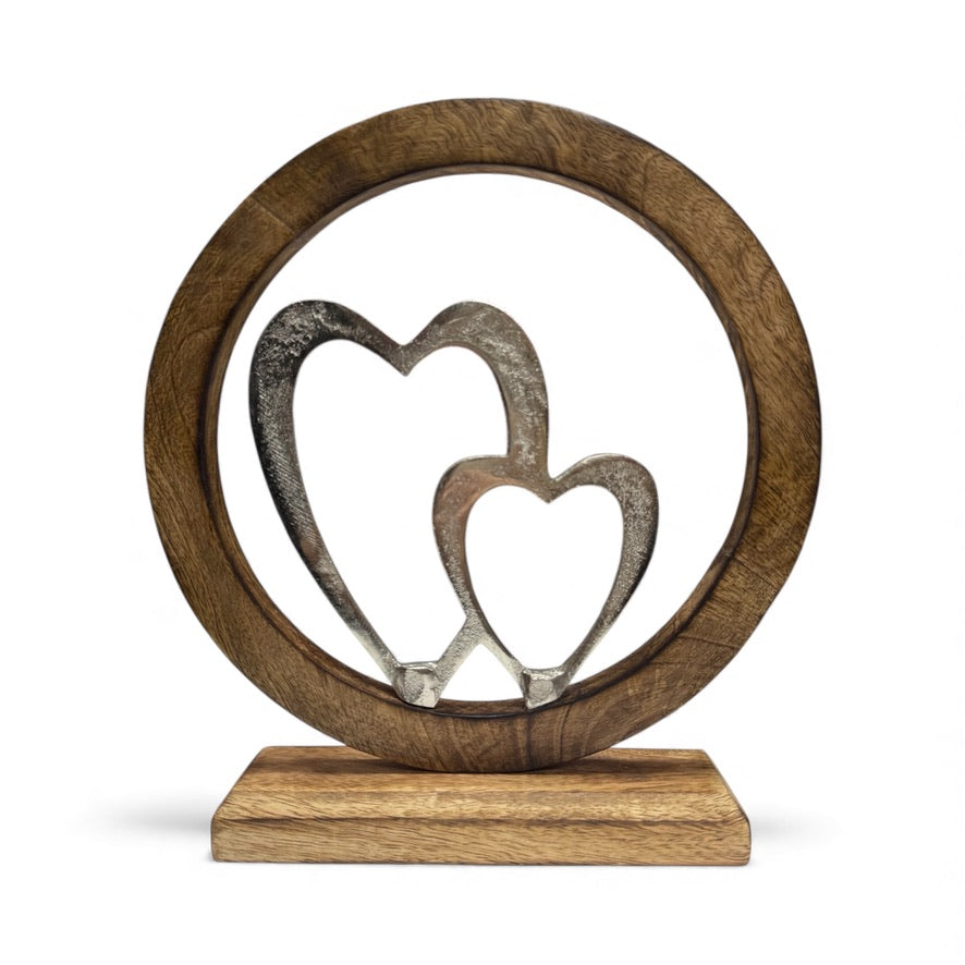 Декоративна фигура – Две сърца в дървен кръг