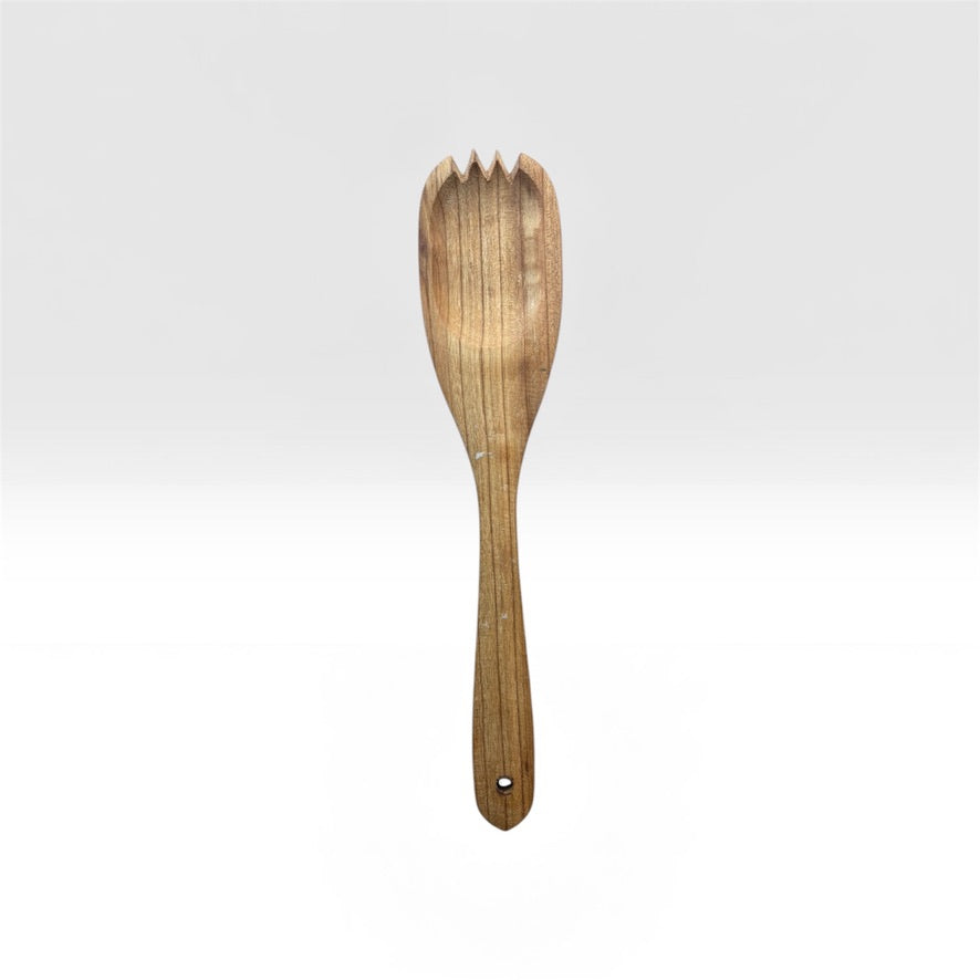 Дървена кухненска лъжица с прорези