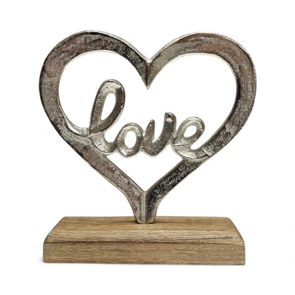 Декоративна фигура – Сърце с надпис LOVE върху дървена основа