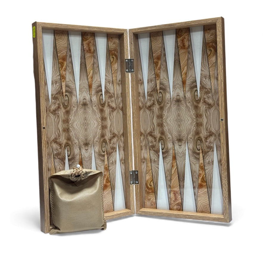 Табла и шах – Геометрия в дървесни тонове