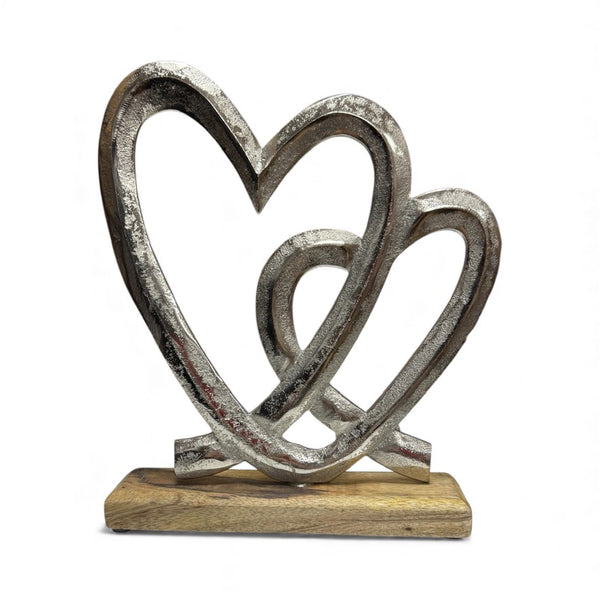 Декоративна фигура – Две преплетени сърца върху дървена основа