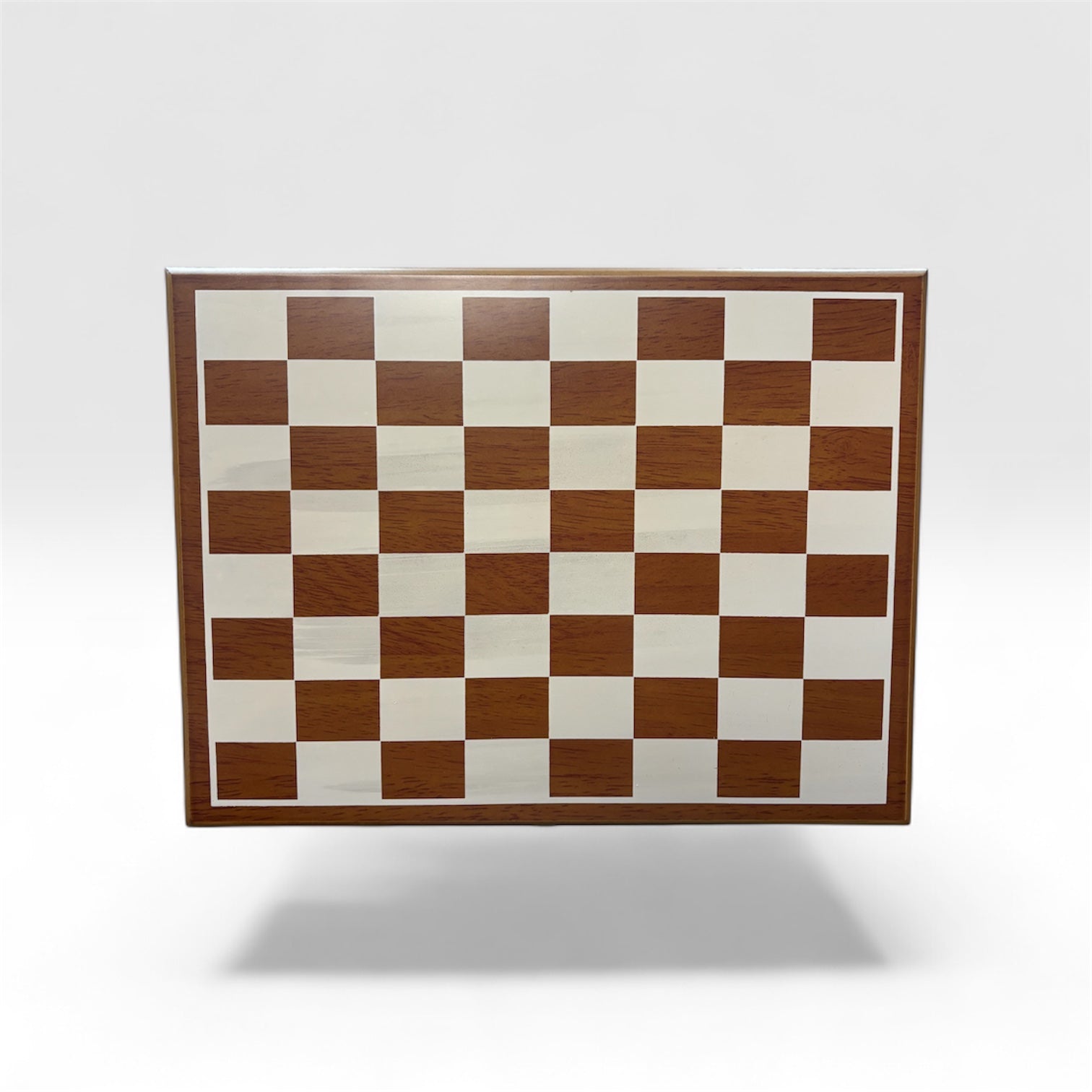 Подаръчен комплект „Шах и уиски“ с дървена кутия