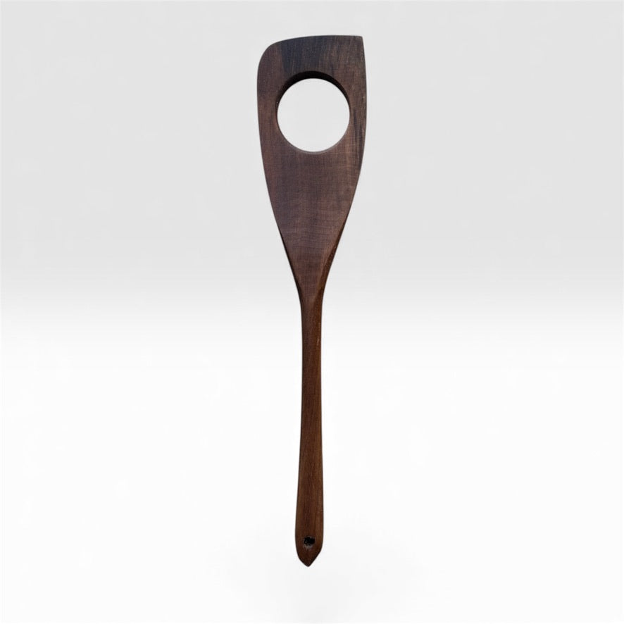Дървена кухненска шпатула с отвор